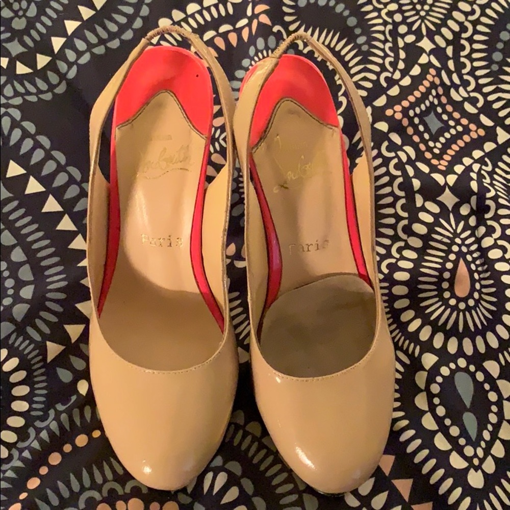 Nude color blocked pumps